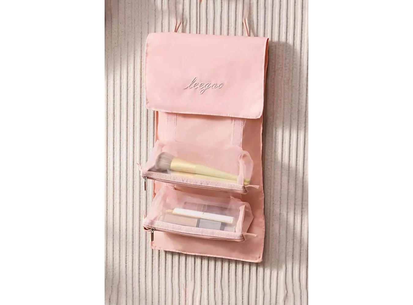 Pembe Renk Kozmetik Kişisel Bakım Rulo Haline Gelen Çanta