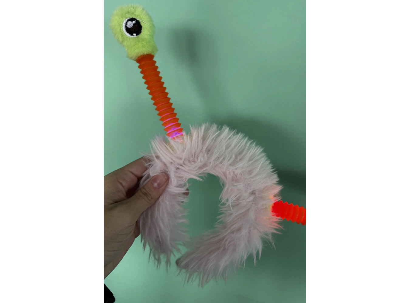 Pembe Renk Kulakları Oynayan Işıklı Peluş Taç