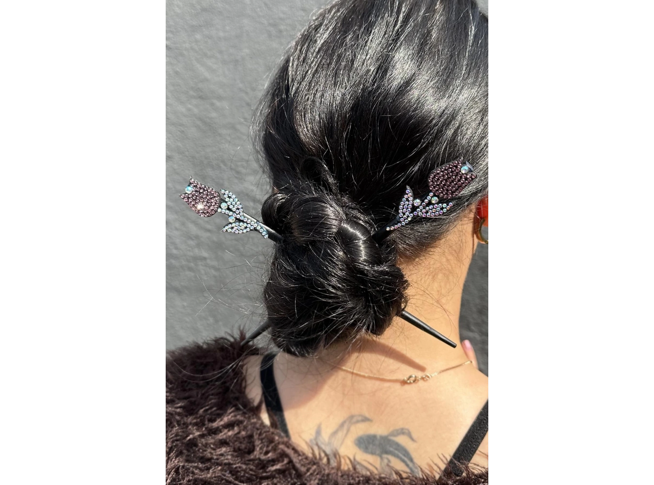 Pembe Renk Lale Figürlü Taş Detaylı İkili Topuz Tokası/ Kalemi