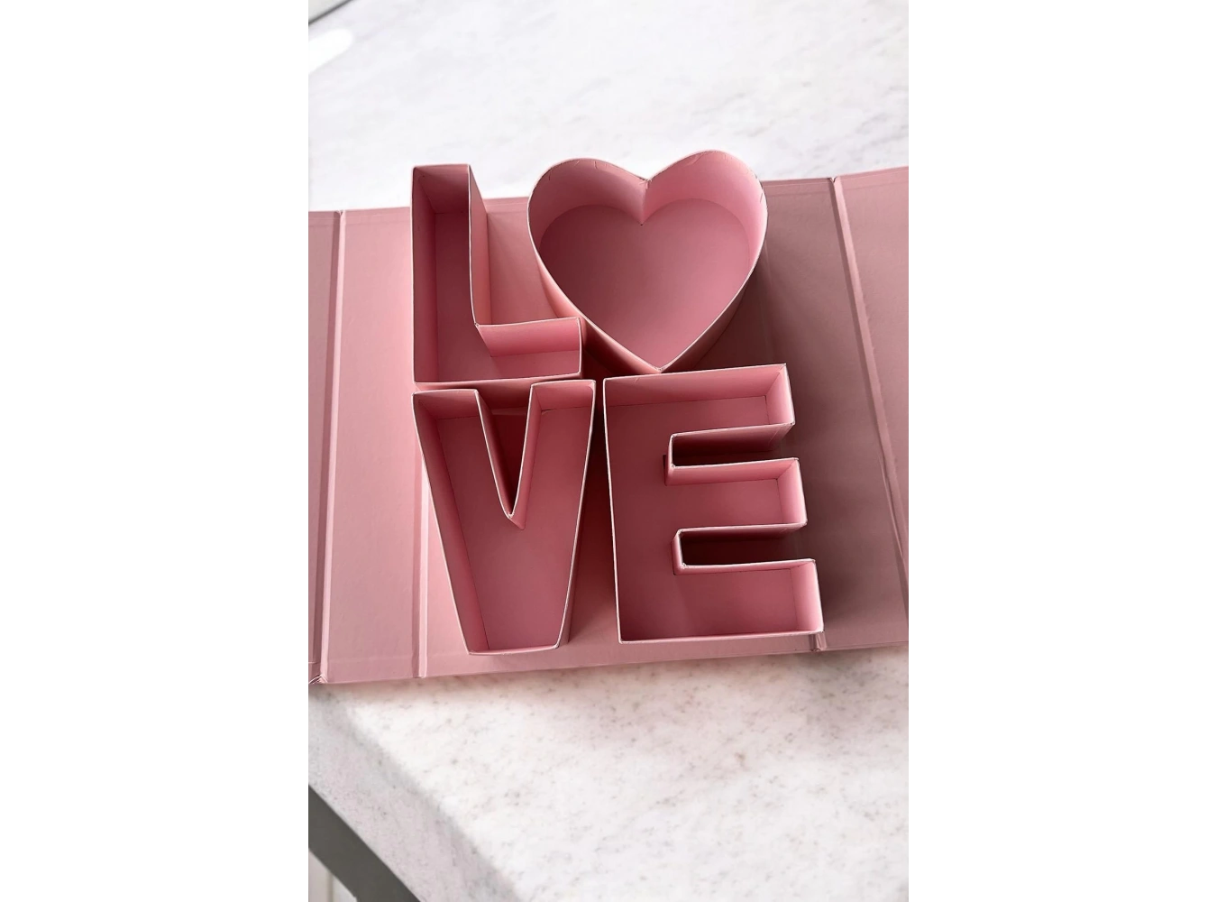 Pembe Renk Love Detaylı Doldurulabilir Hediye Kutusu