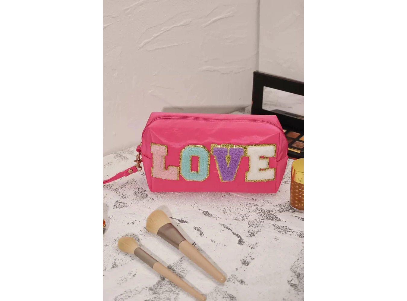 Pembe Renk Love Detaylı Makyaj Çantası