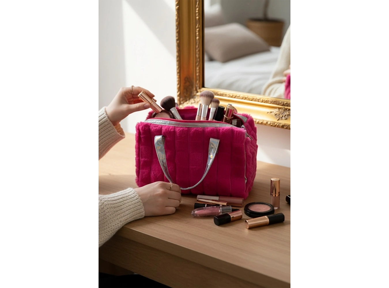 Pembe Renk Makyaj Çantası