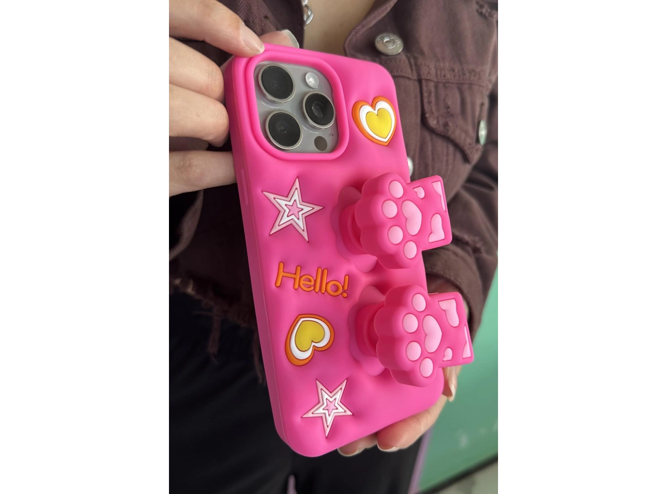 Pembe Renk Pati Figürlü 15 Pro Max Telefon Kılıfı