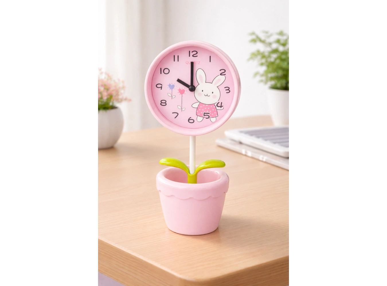 Pembe Renk Saksı Figürlü Alarmlı Masa Saati