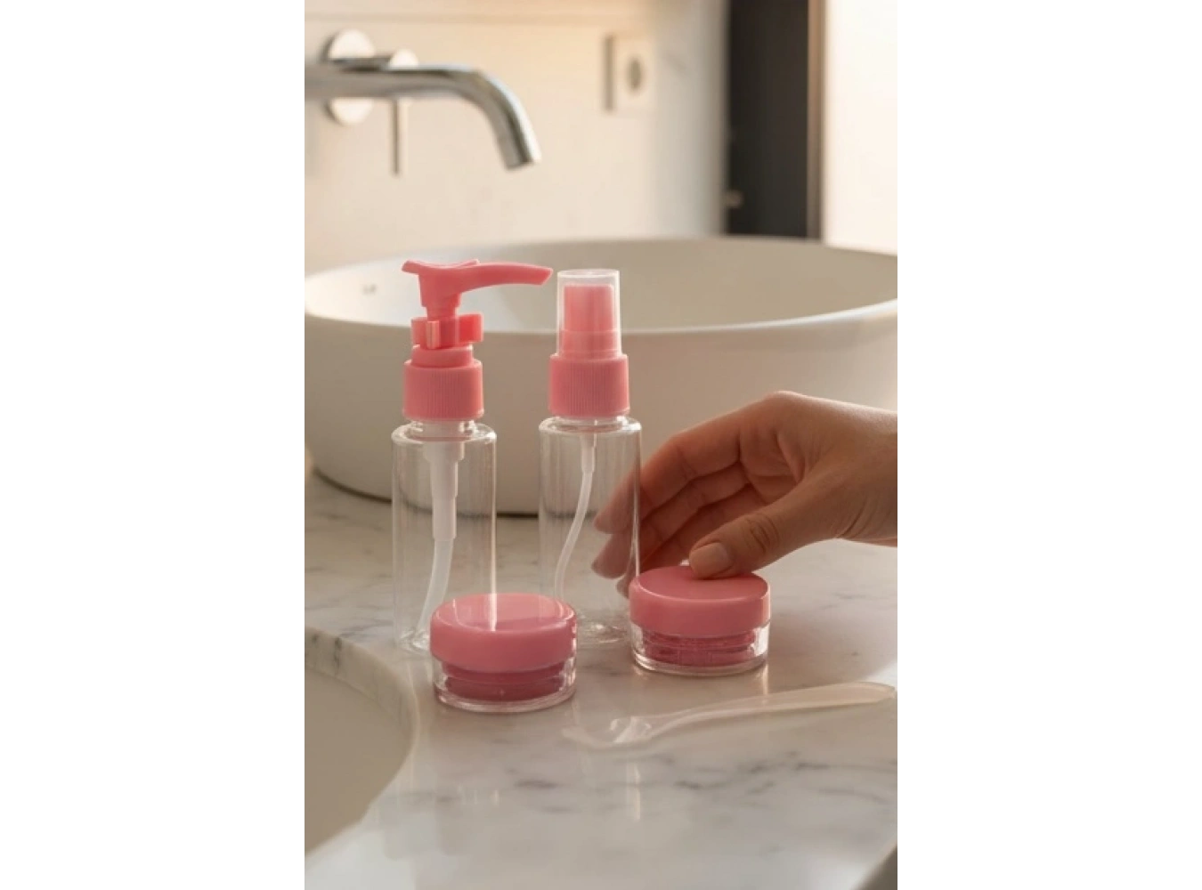 Pembe Renk Seyahat Kiti/ 4lü Doldurulabilir Şişe Set+Krem Kutusu