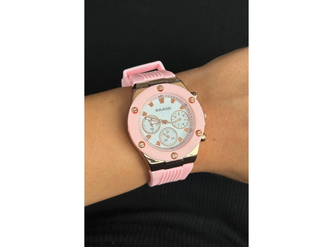 Pembe Renk Silikon Kordonlu Kadın Saat