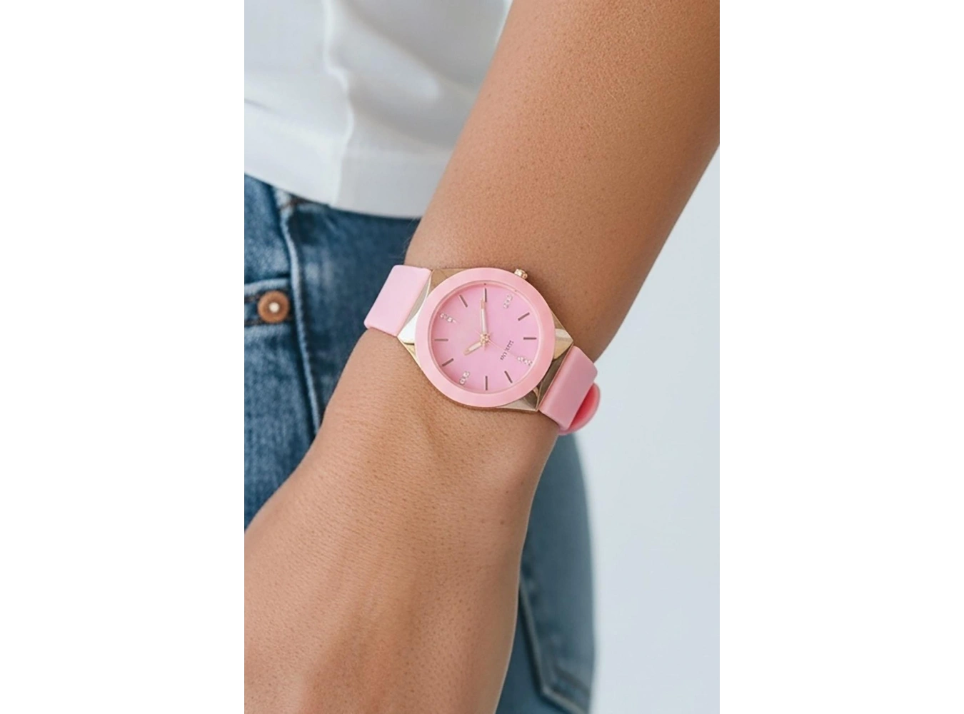 Pembe Renk Silikon Kordonlu Kadın Saat