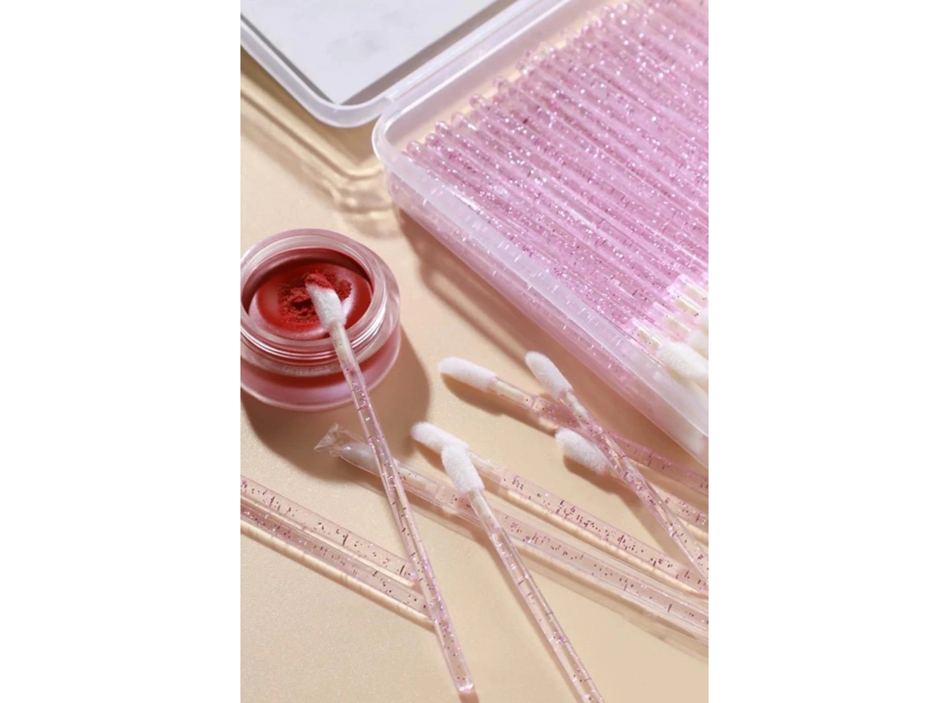 Pembe Renk Sim Detaylı Ruj Sürme Çubuğu