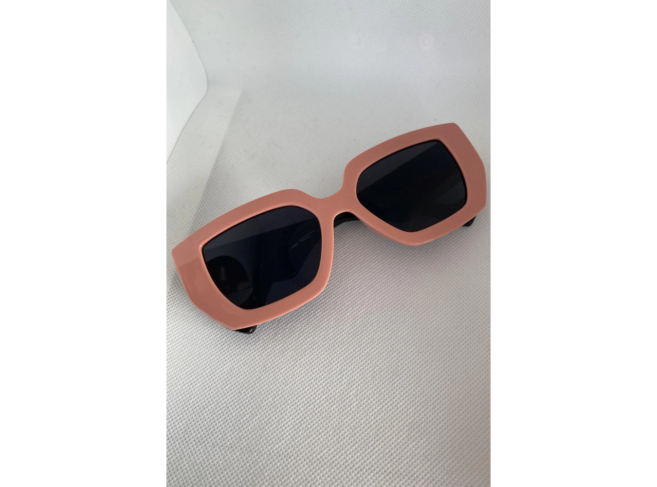 Pembe Renk Siyah Cam Detaylı Kadın Güneş Gözlüğü