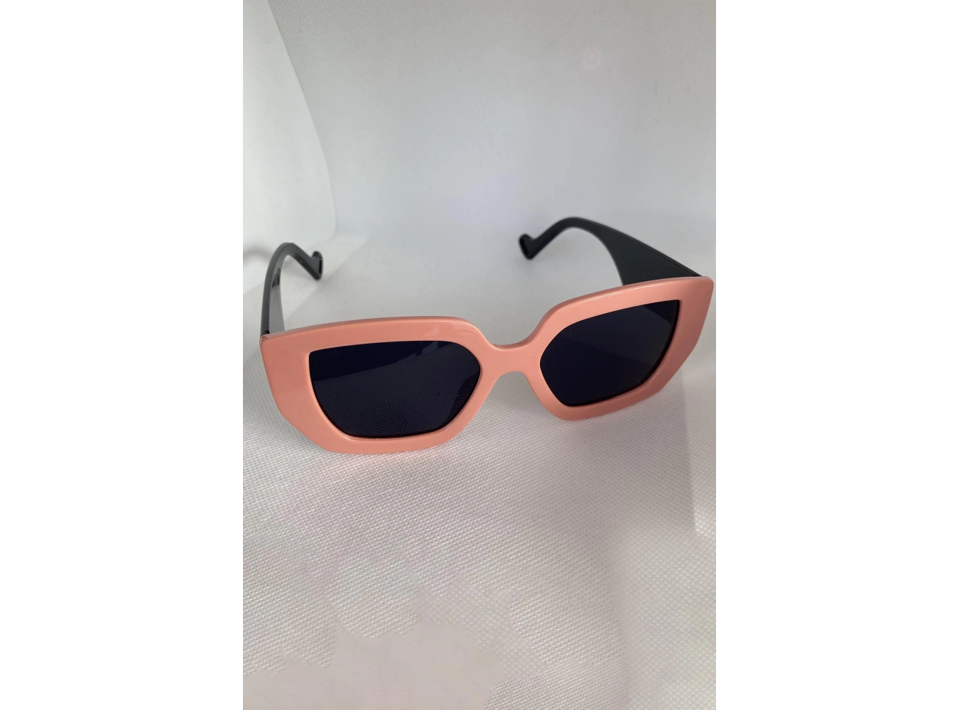 Pembe Renk Siyah Cam Detaylı Kadın Güneş Gözlüğü