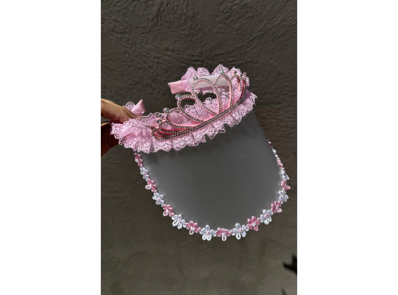 Pembe Renk Taçlı Vizör Şapka