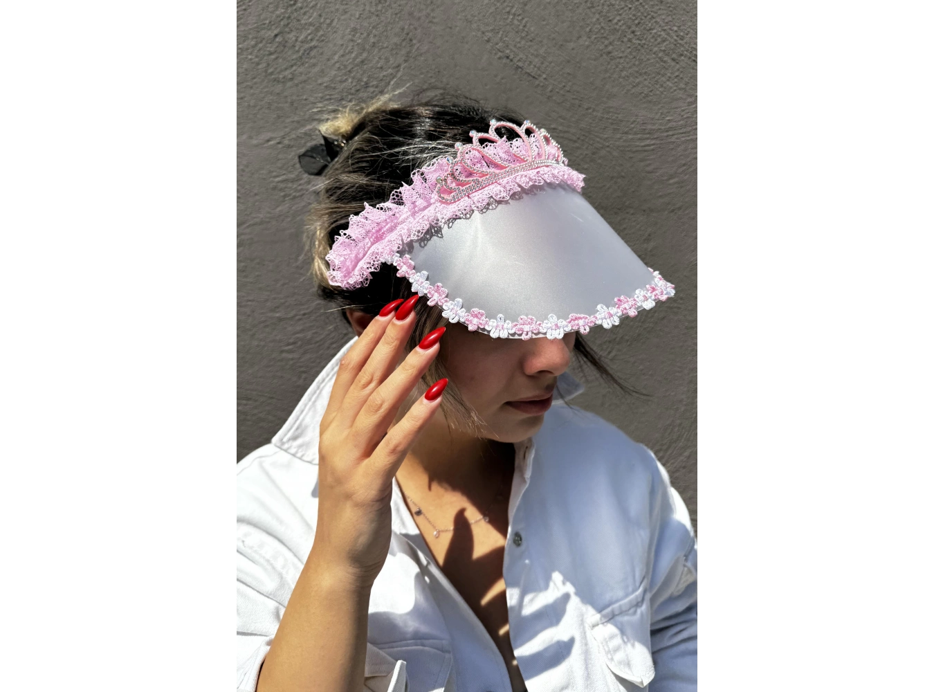 Pembe Renk Taçlı Vizör Şapka