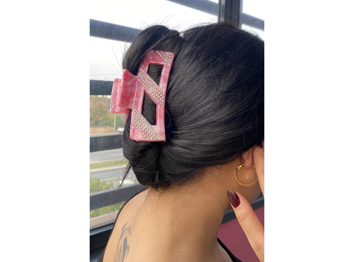 Pembe Renk Taş Detaylı Kemik Mandal Toka