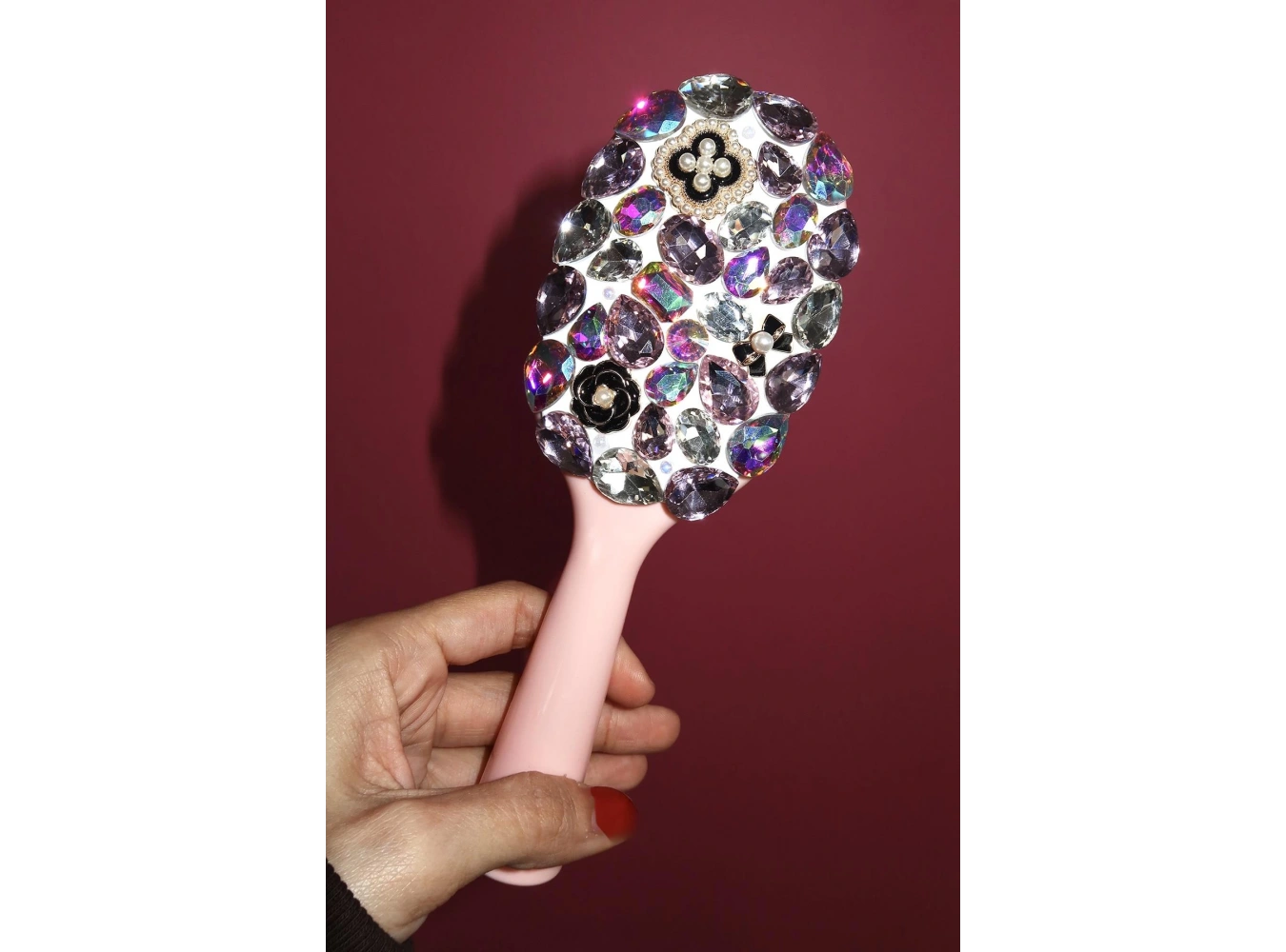 Pembe Renk Taş Ve İnci Detaylı Saç Tarama Fırçası/ Tarak