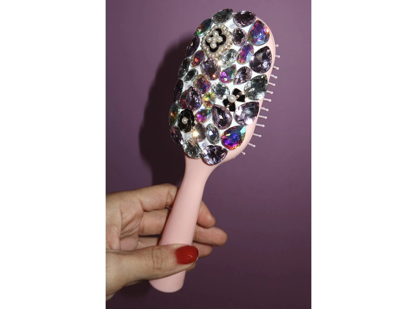 Pembe Renk Taş Ve İnci Detaylı Saç Tarama Fırçası/ Tarak