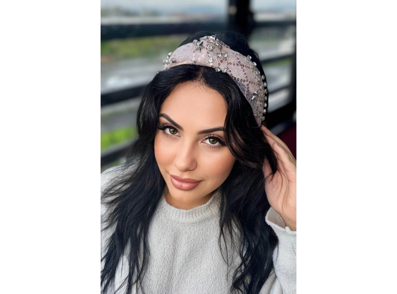 Pembe Renk Taş Ve Yıldız Detaylı Taç