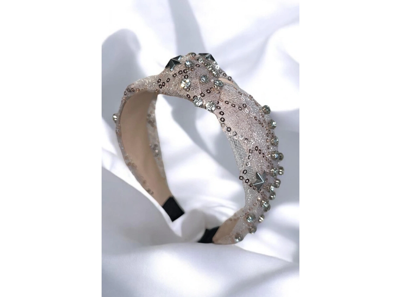 Pembe Renk Taş Ve Yıldız Detaylı Taç