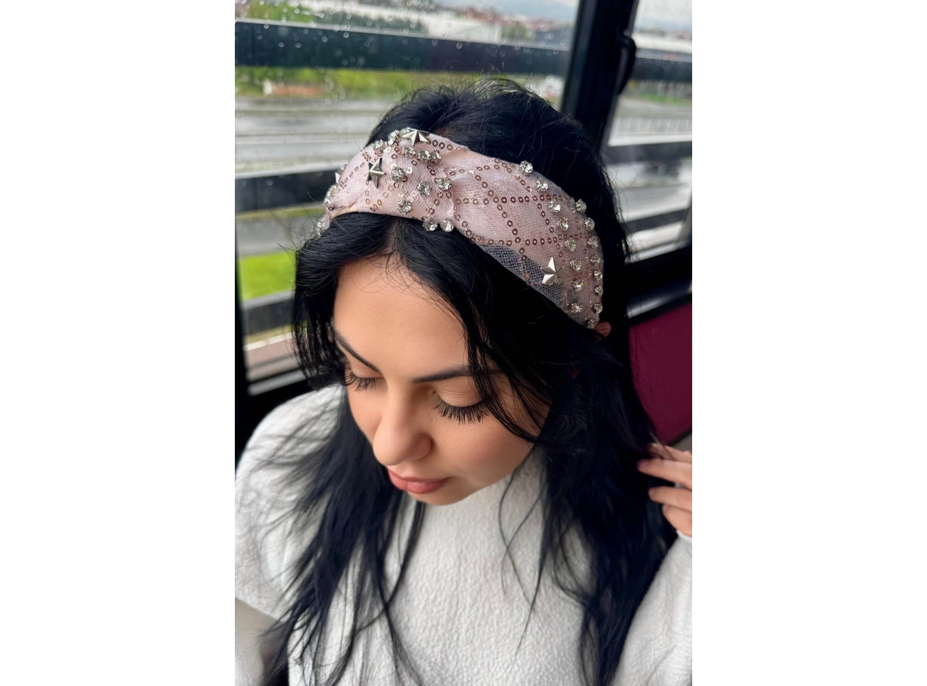 Pembe Renk Taş Ve Yıldız Detaylı Taç