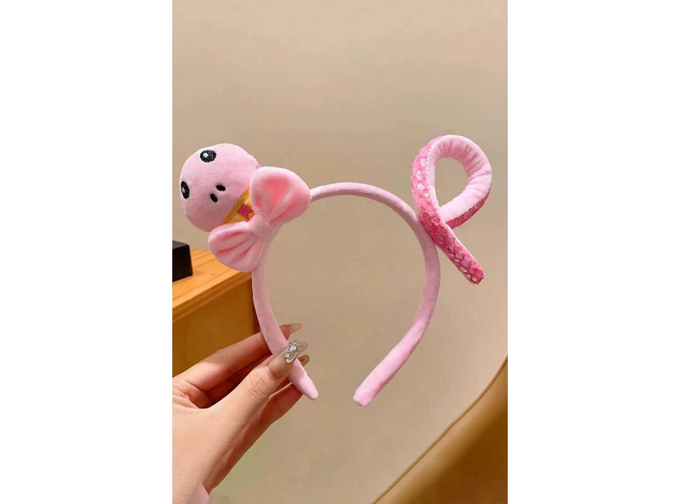 Pembe Renk Yılan Figürlü Taç