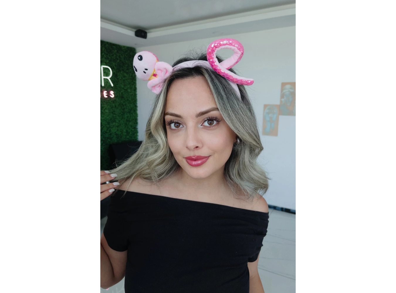 Pembe Renk Yılan Figürlü Taç