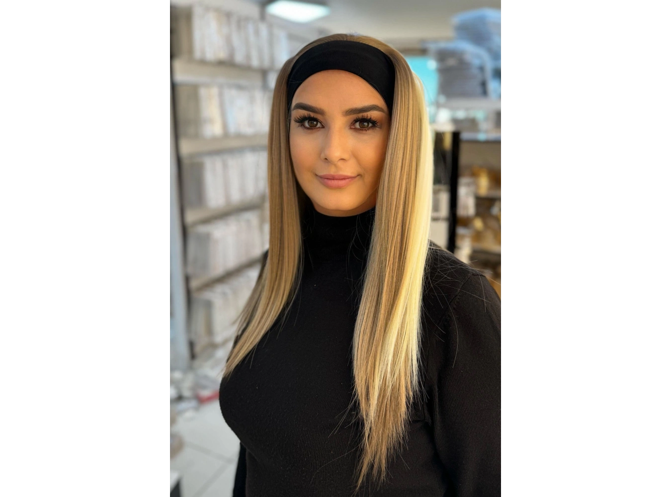 Saç Bandı Detaylı Sarı Ve Kahverengi Peruk
