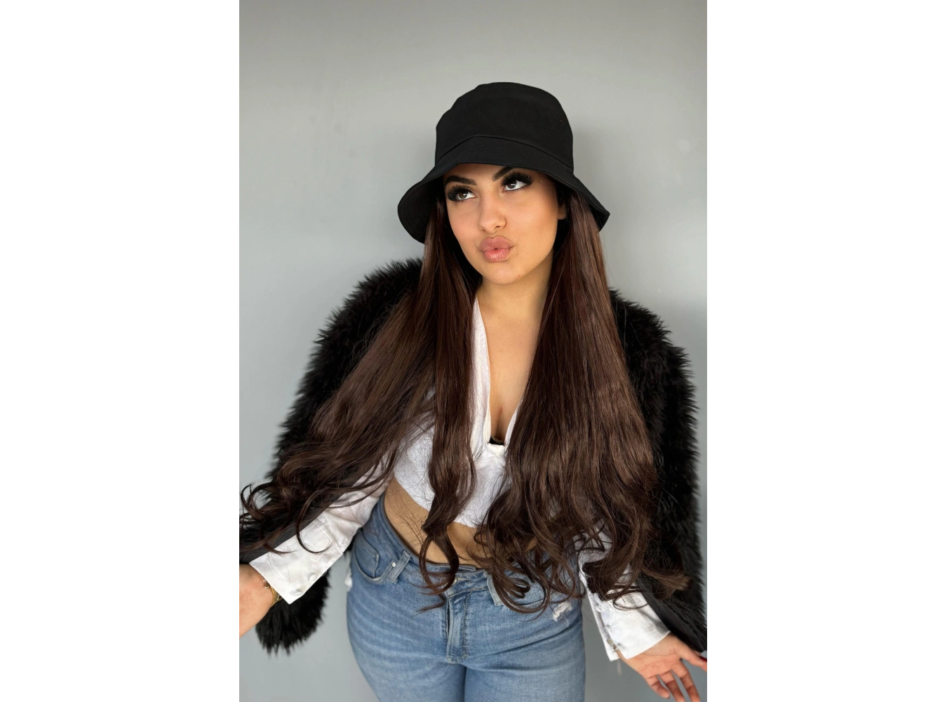 Şapka Detaylı Kahverengi Dalgalı Peruk