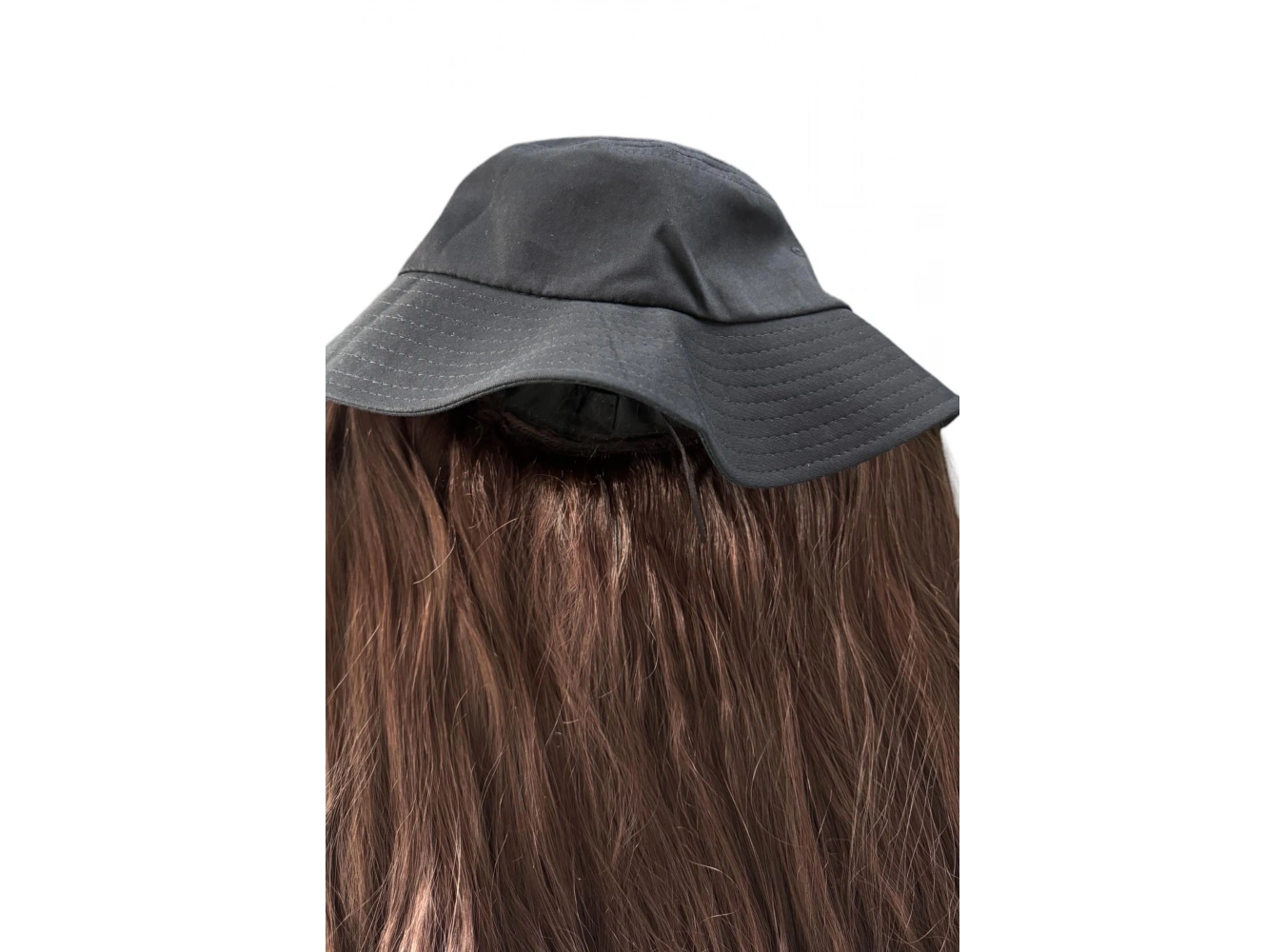 Şapka Detaylı Kahverengi Dalgalı Peruk