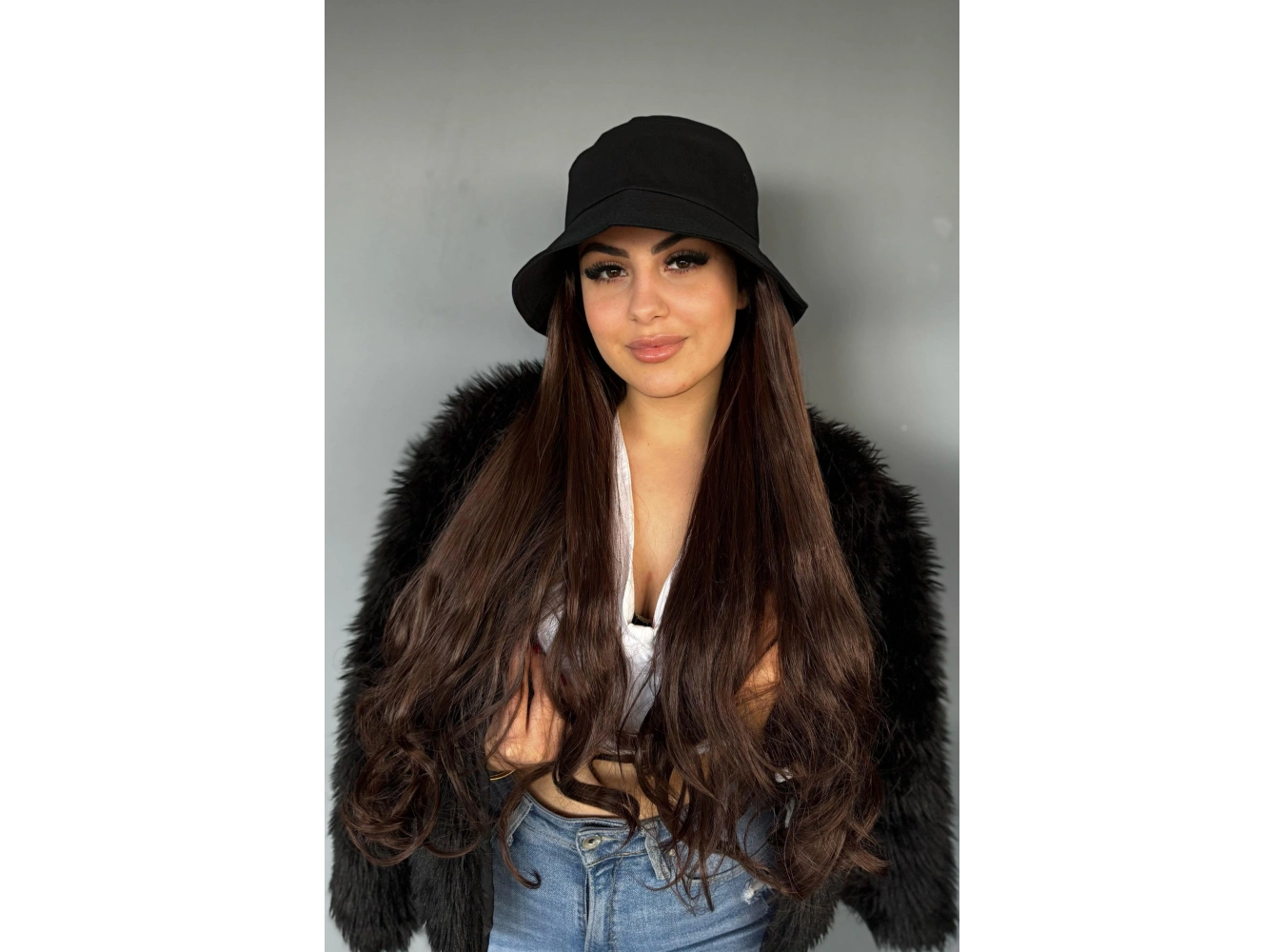 Şapka Detaylı Kahverengi Dalgalı Peruk