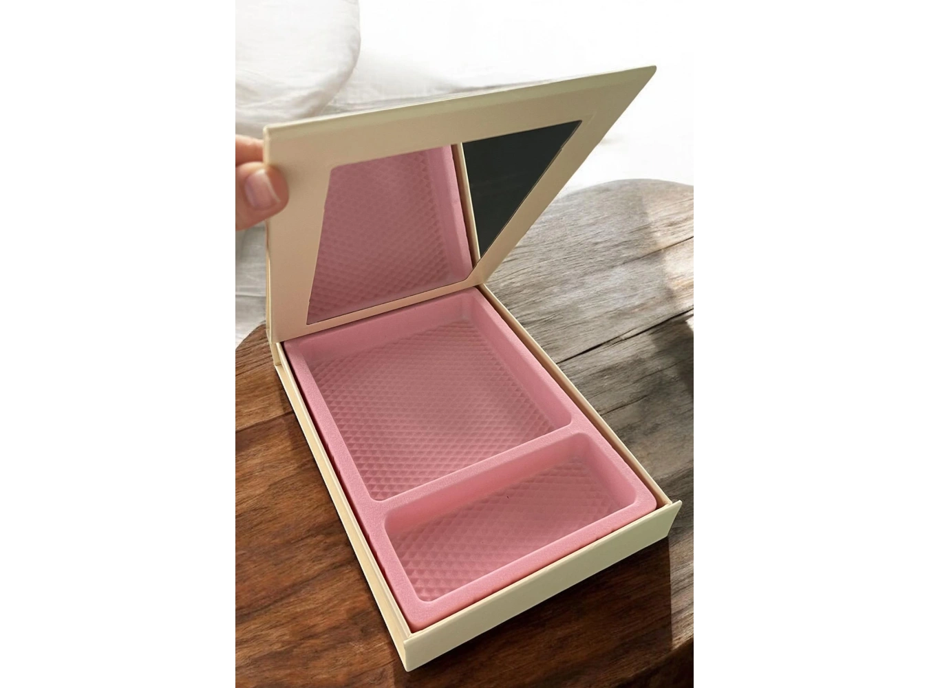 Sarı Renk Ayna Detaylı Takı Organizeri