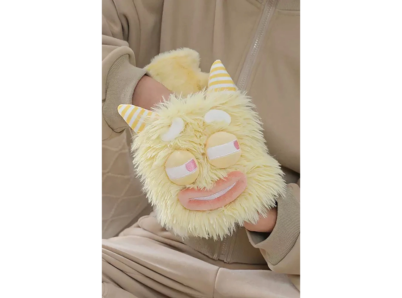 Sarı Renk Canavar Figürlü Peluş Sıcak Su Torbası