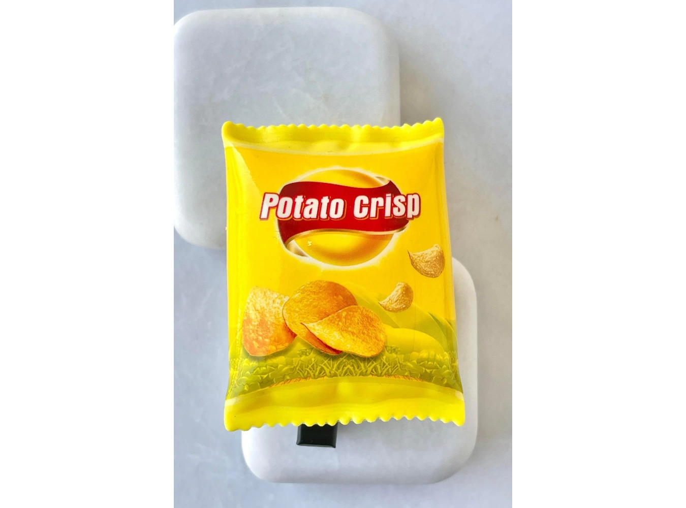 Sarı Renk Cips Paketi Figürlü Yan Toka