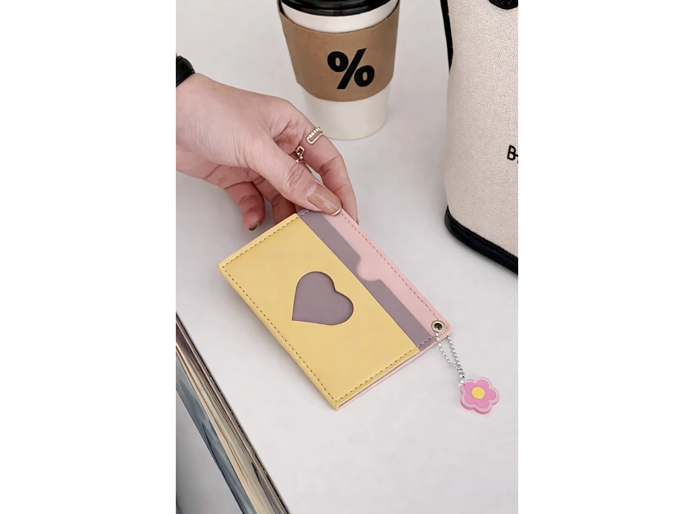 Sarı Renk Kalp Detaylı Kartlık