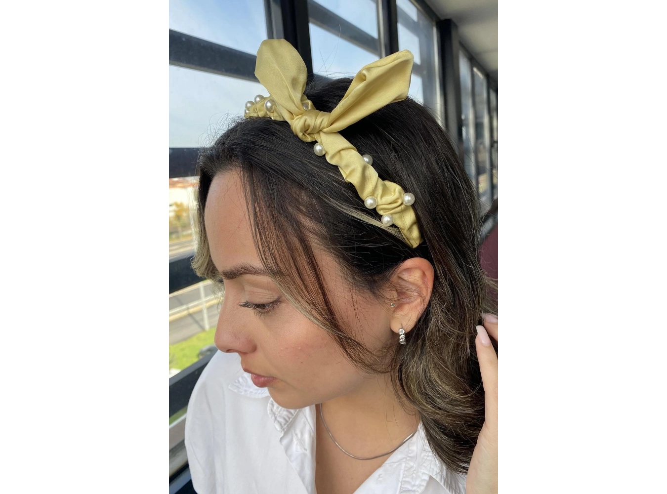 Sarı Renk Kurdele Figürlü İnci Detaylı Taç