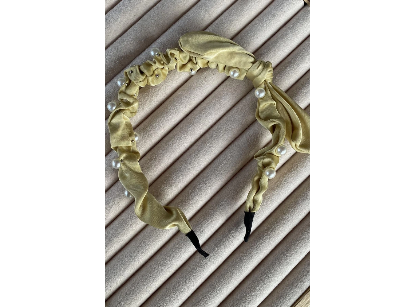 Sarı Renk Kurdele Figürlü İnci Detaylı Taç