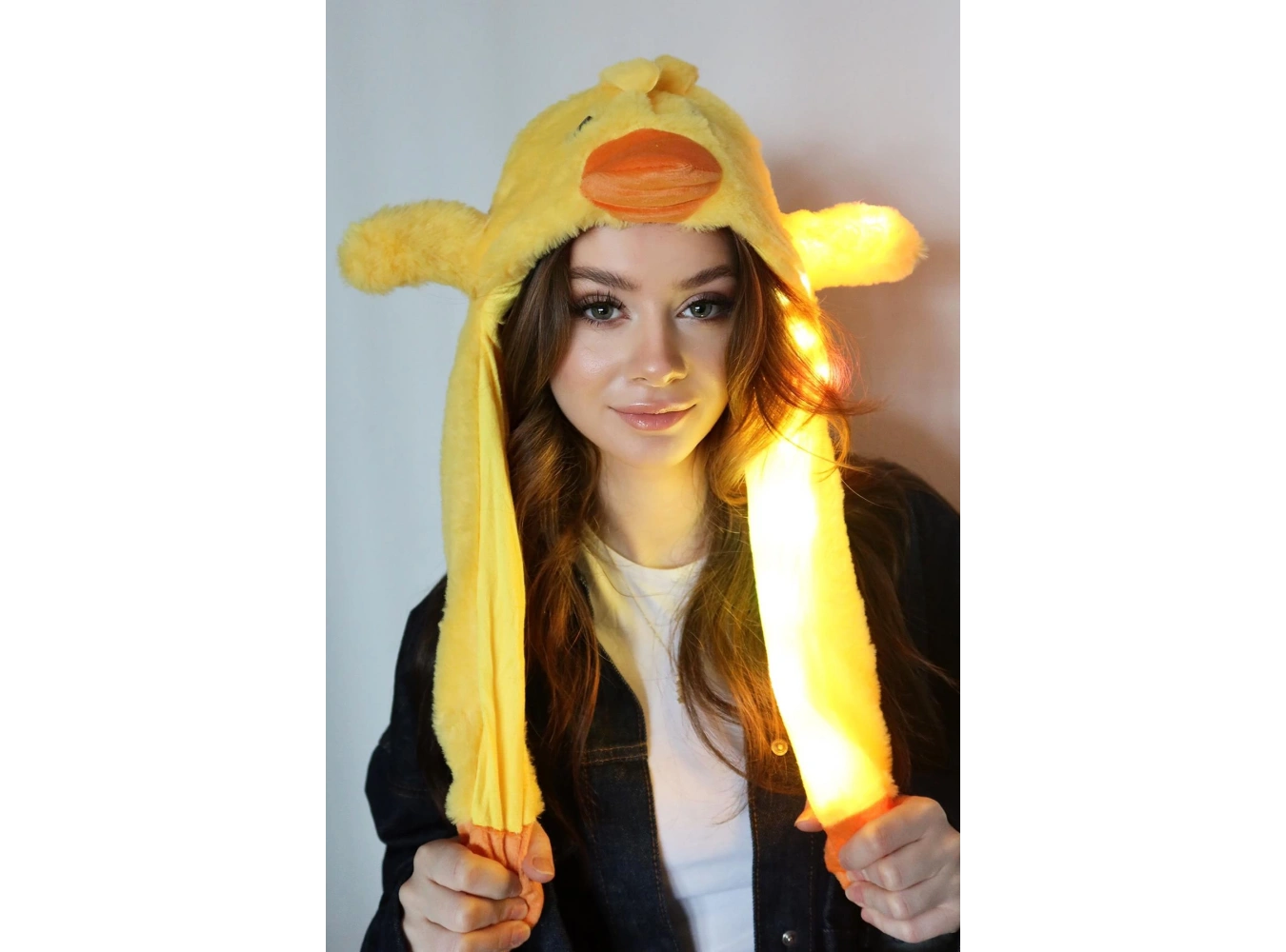 Sarı Renk Ördek Figürlü Işıklı Kulakları Oynayan Peluş Şapka