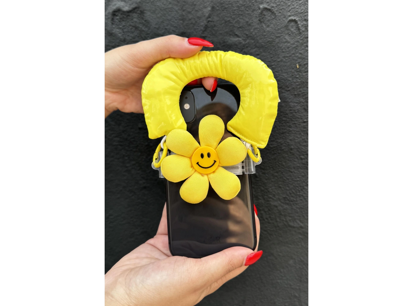 Sarı Renk Papatya Figürlü Telefon Aksesuarı