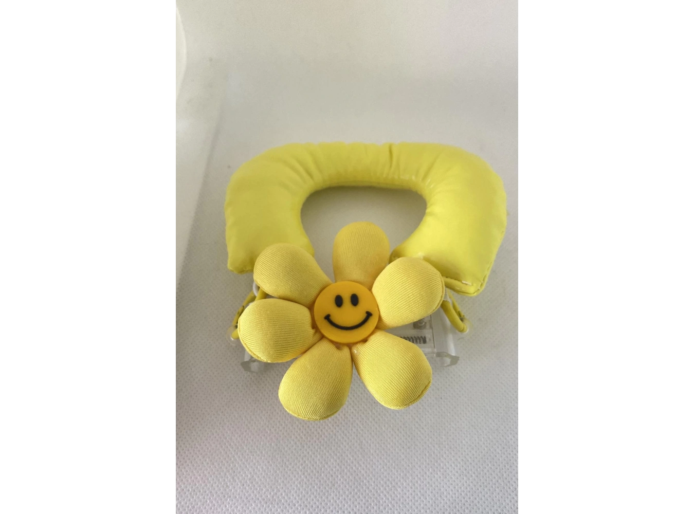 Sarı Renk Papatya Figürlü Telefon Aksesuarı