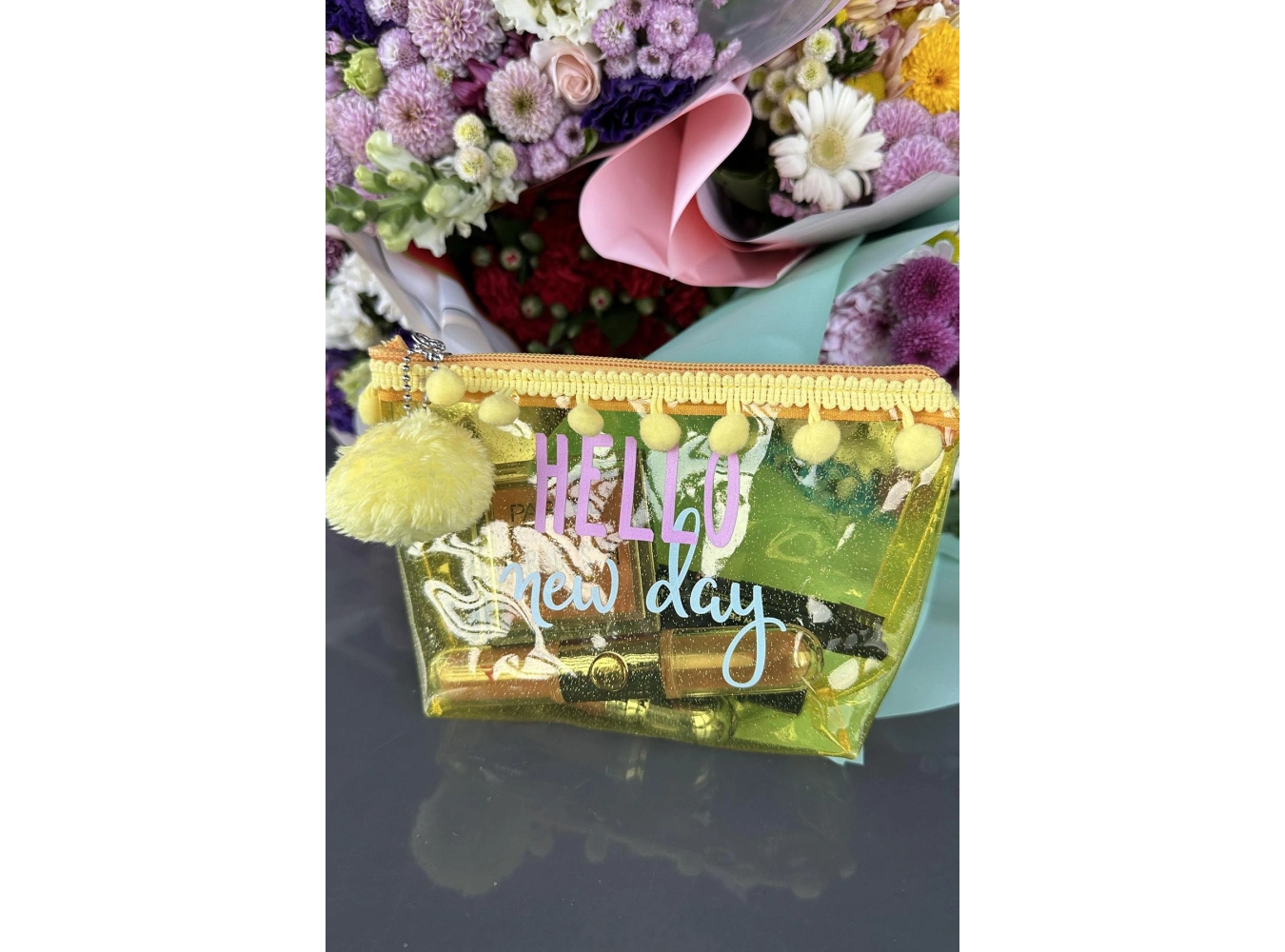 Sarı Renk Ponpon Detaylı Makyaj Çantası