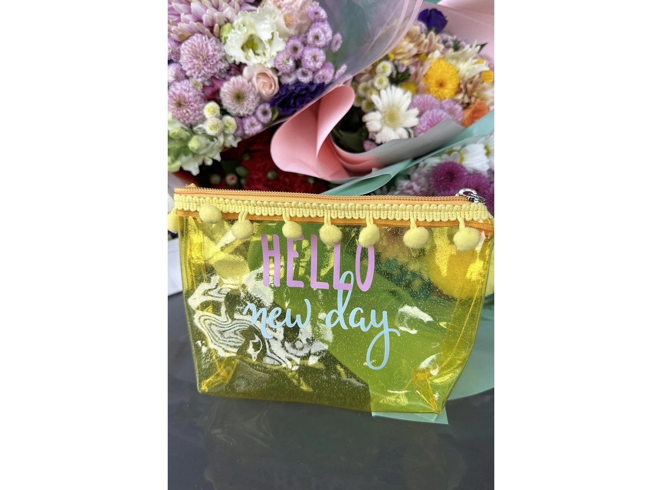 Sarı Renk Ponpon Detaylı Makyaj Çantası