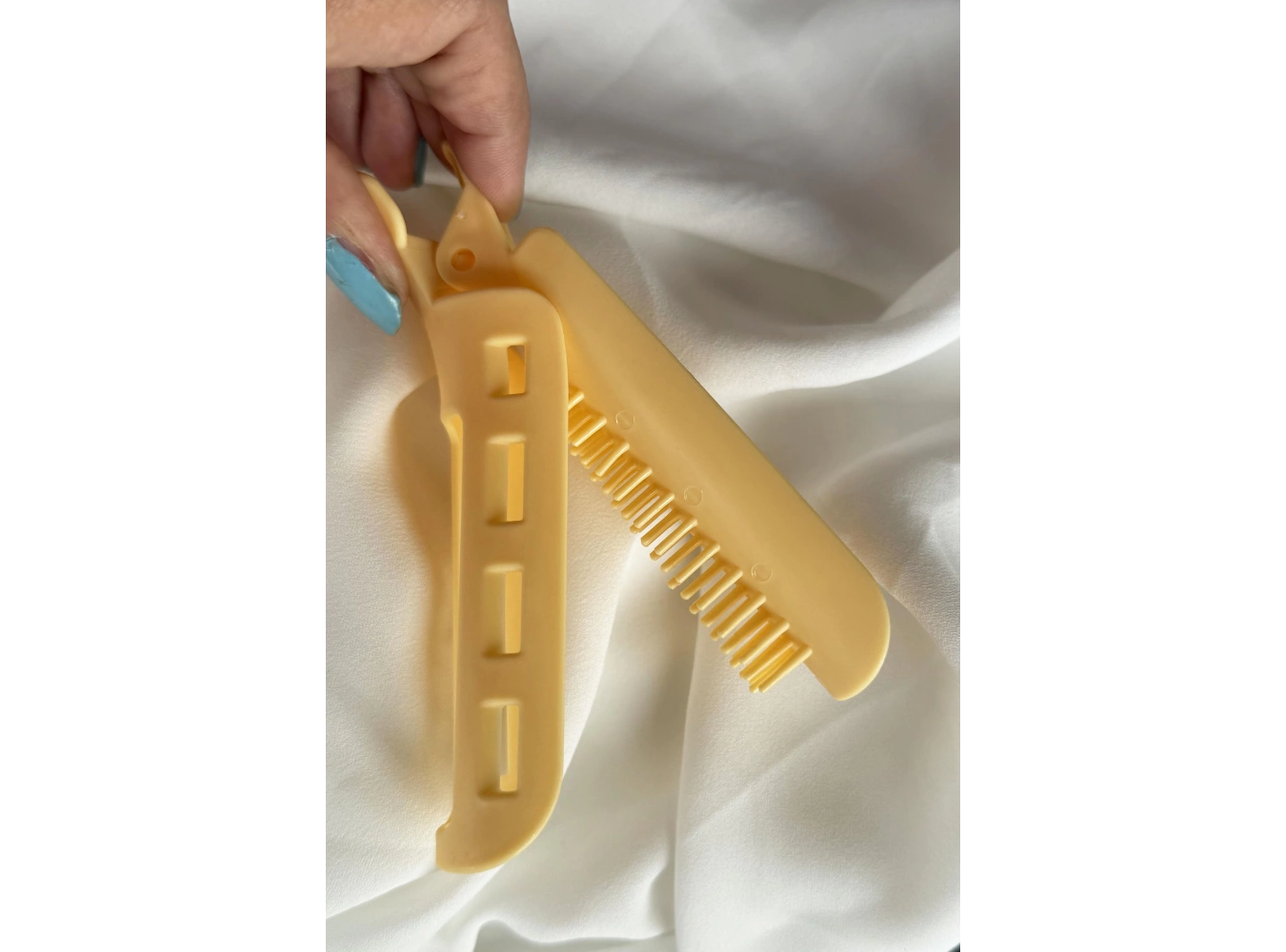 Sarı Renk Tarak Detaylı Saç Kabartma Tokası (Tek)