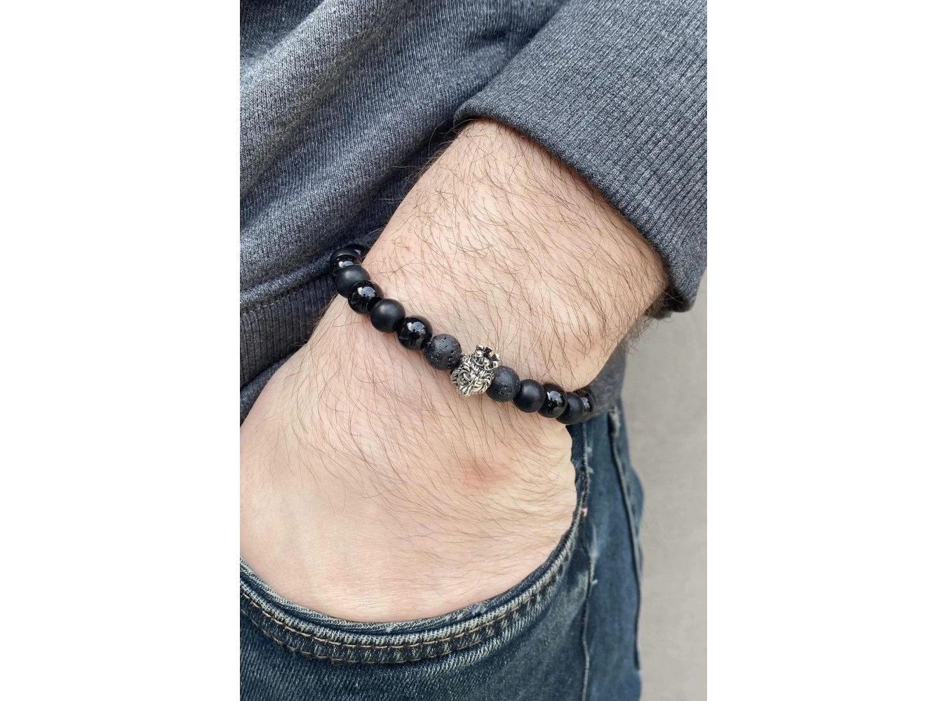 Siyah Renk Aslan Figürlü Boncuk Detaylı Erkek Bileklik