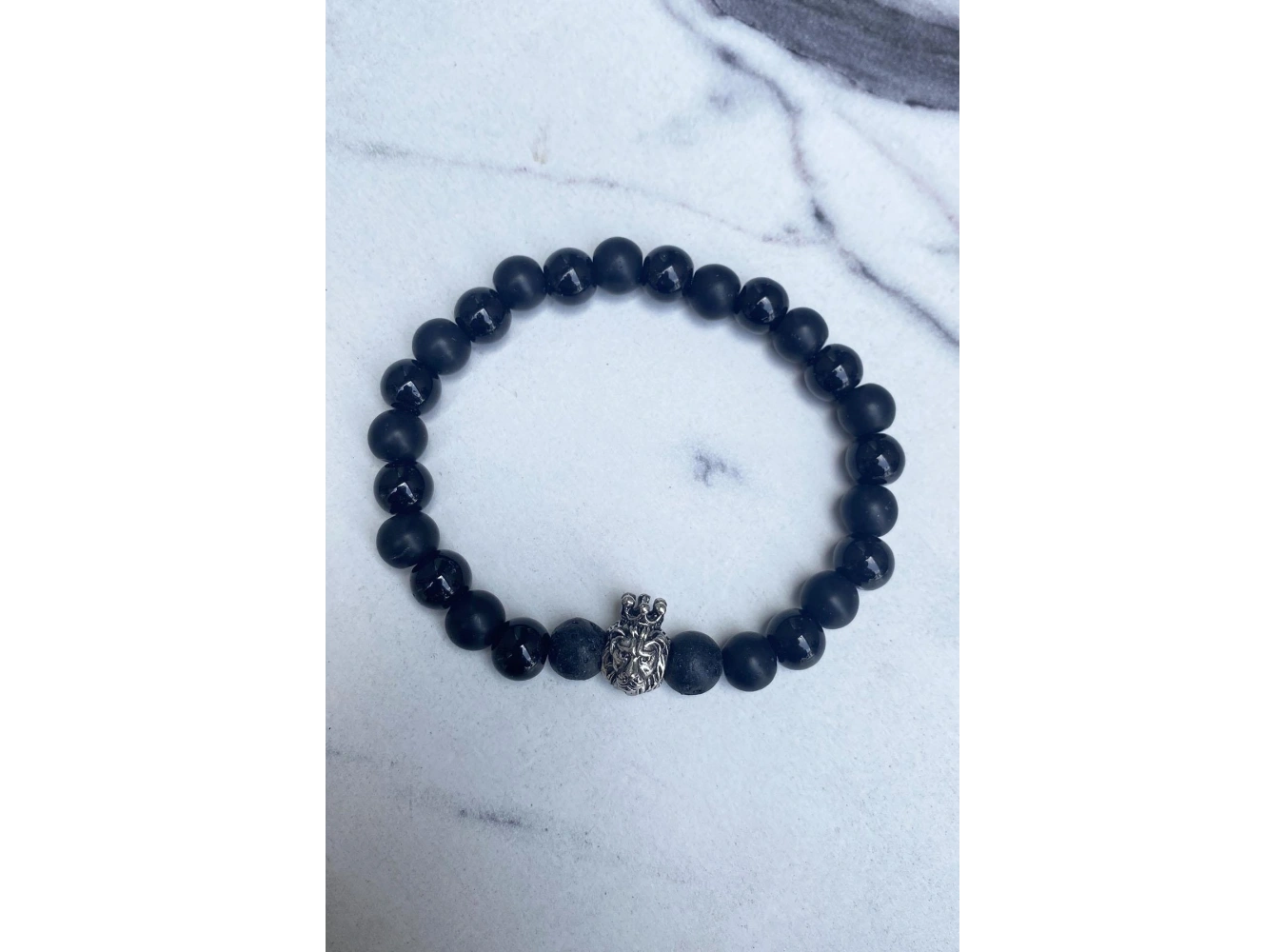 Siyah Renk Aslan Figürlü Boncuk Detaylı Erkek Bileklik