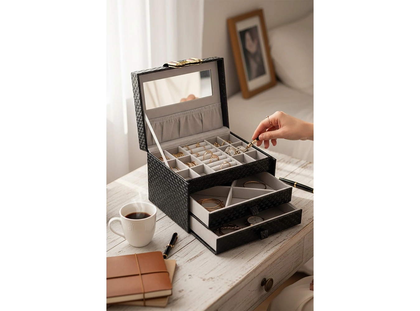 Siyah Renk Ayna Detaylı Çekmeceli Deri Takı Organizeri