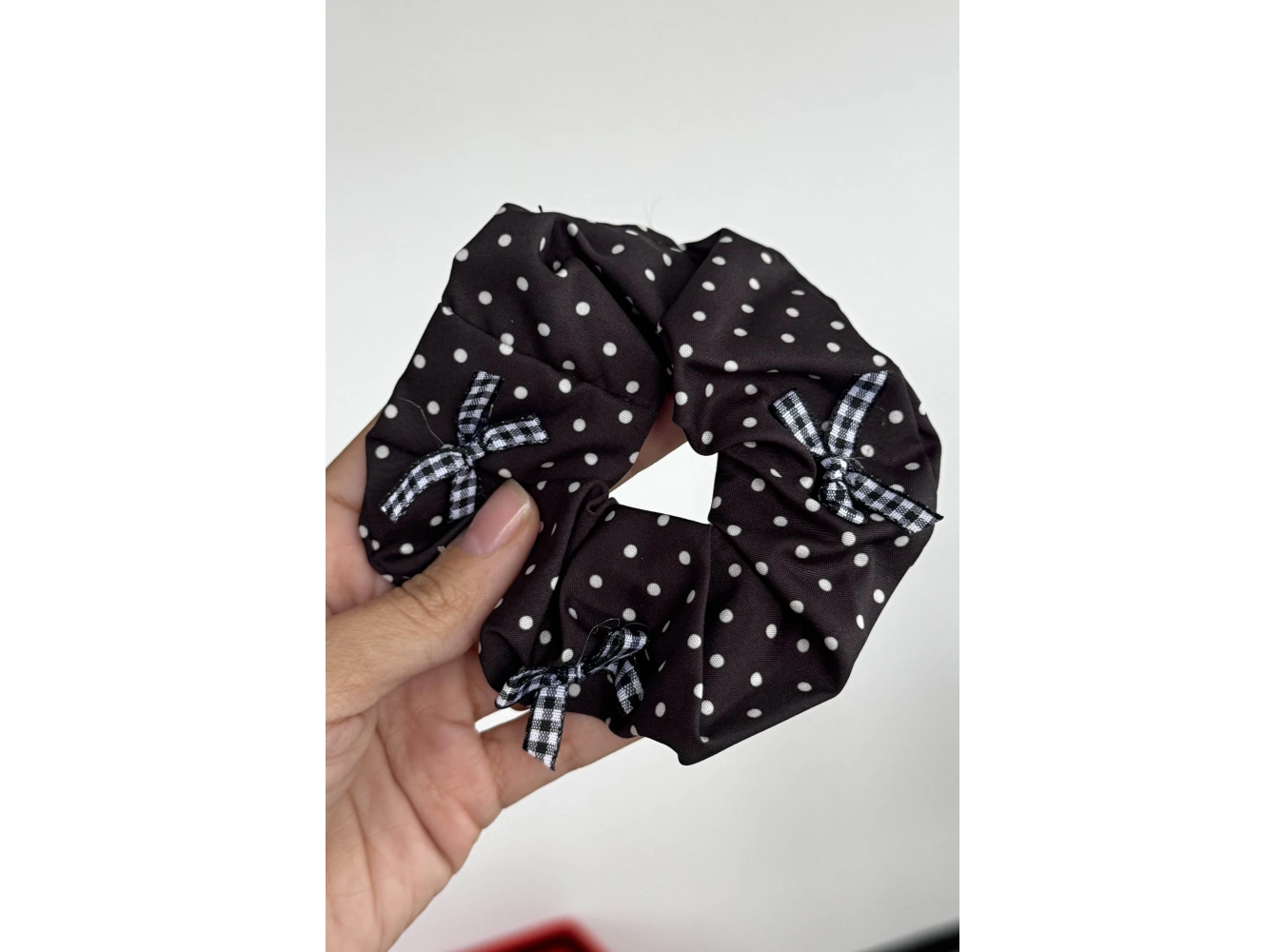 Siyah Renk Beyaz Renk Kurdele Ve Puantiye Figürlü Simit Toka