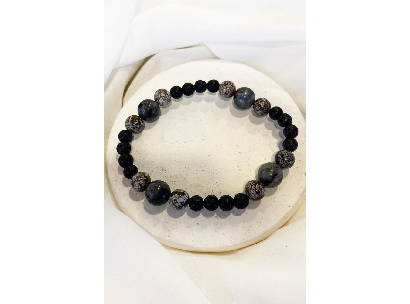 Siyah Renk Boncuk Detaylı Erkek Bileklik