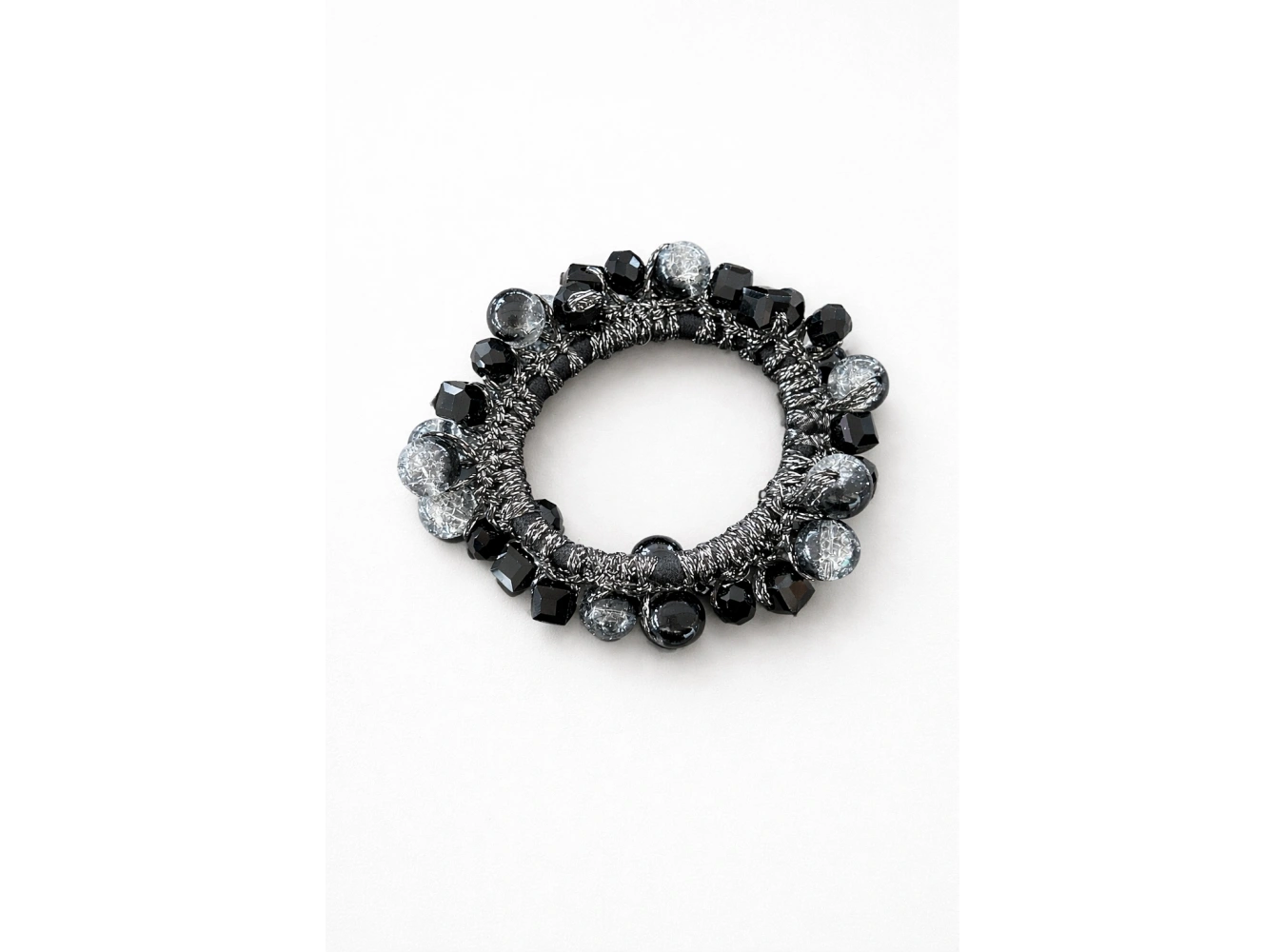 Siyah Renk Boncuk Detaylı Lastik Toka