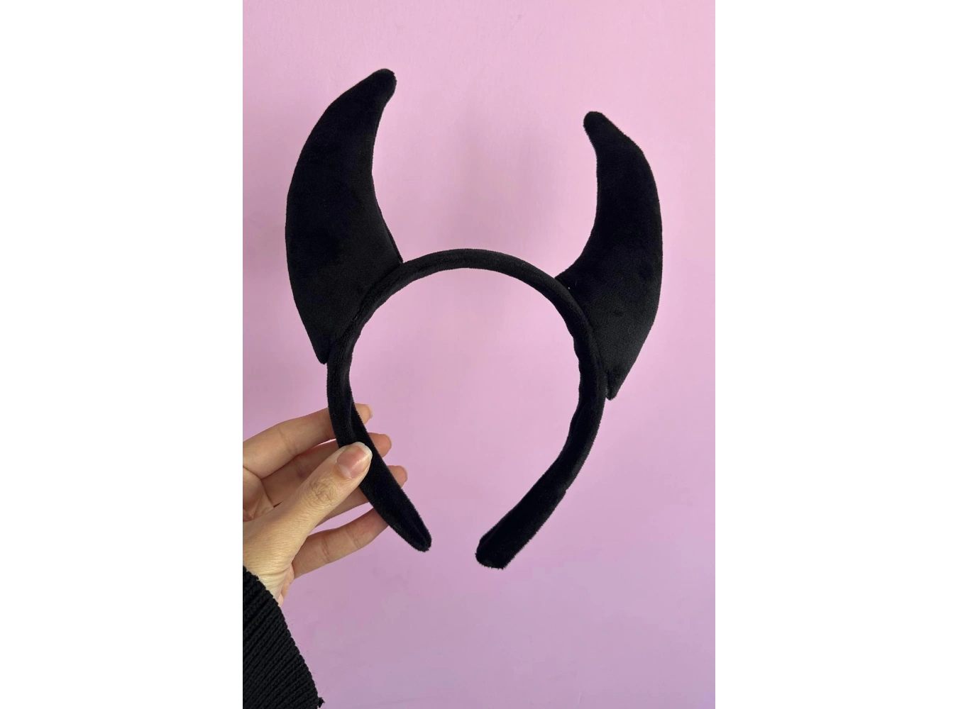 Siyah Renk Boynuz Detaylı Taç