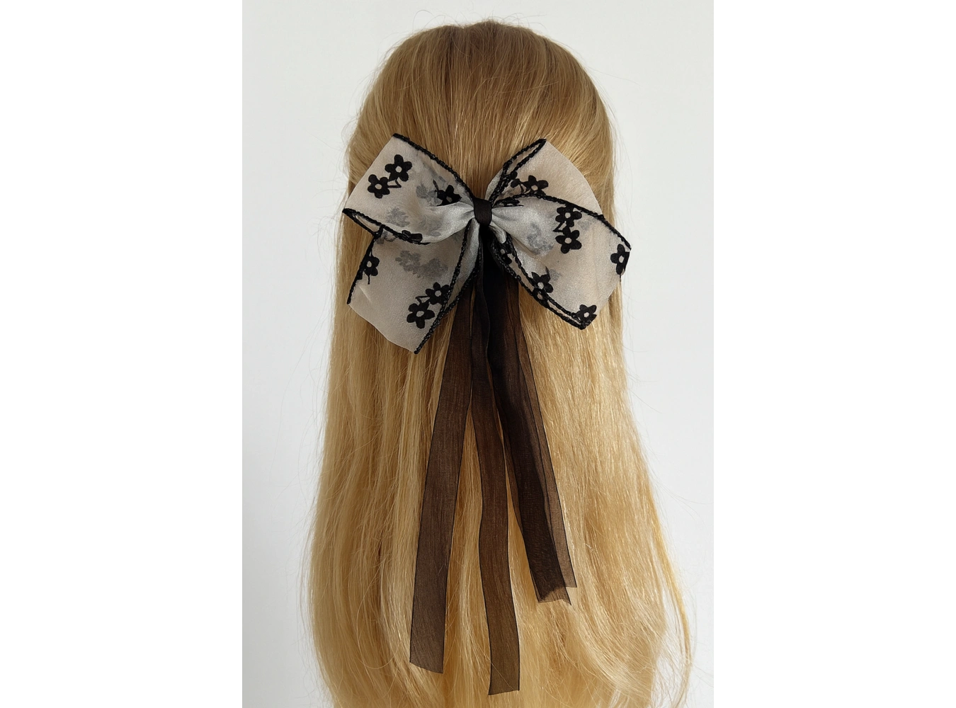 Siyah Renk Çiçek Detaylı Kurdele Otomat Toka