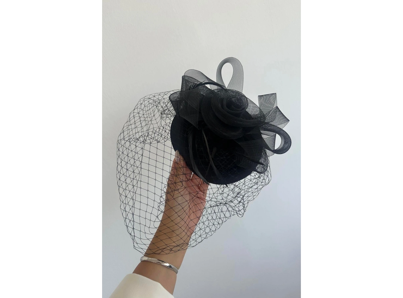 Siyah Renk Çiçek Detaylı Nikah Şapkası/Vualet Şapka