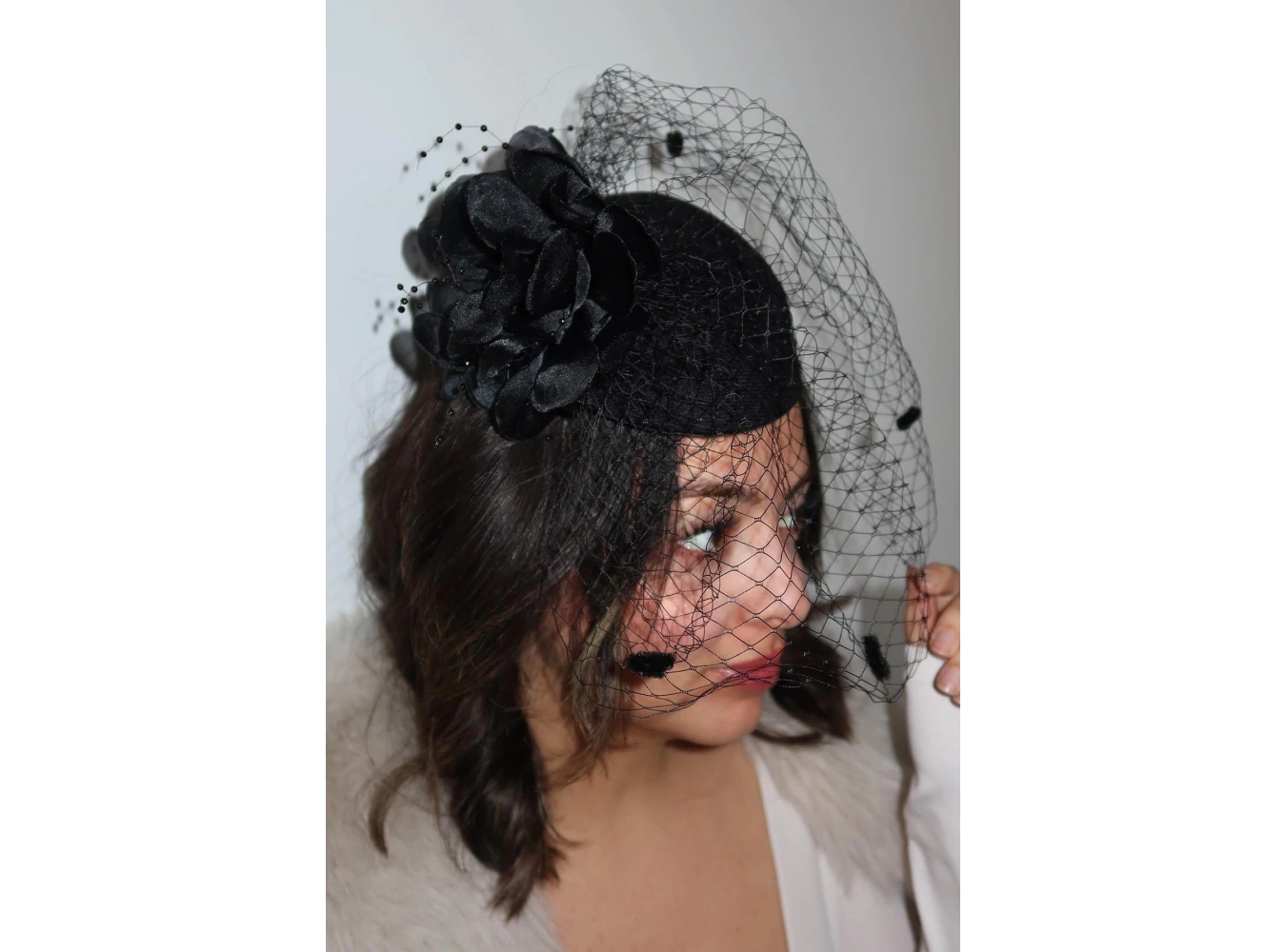 Siyah Renk Çiçek Detaylı Nikah Şapkası/Vualet Şapka